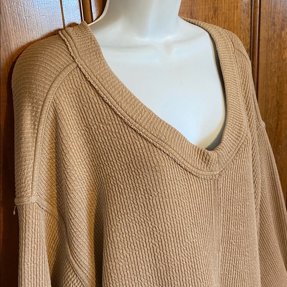 Aerie Big Hug V-Neck Waffle Sweatshirt in a brown/camel/tan  Oversized Small - Picture 4 of 11